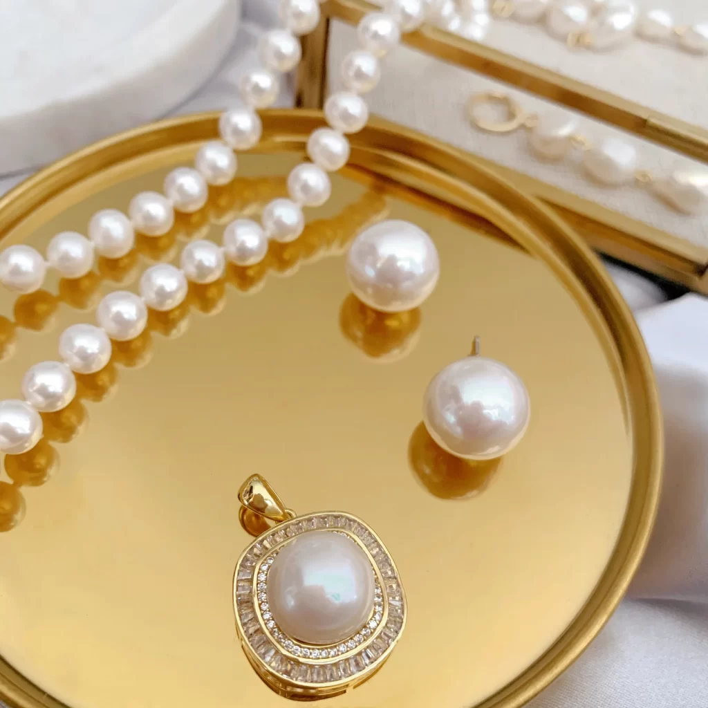 Akoya pearls 